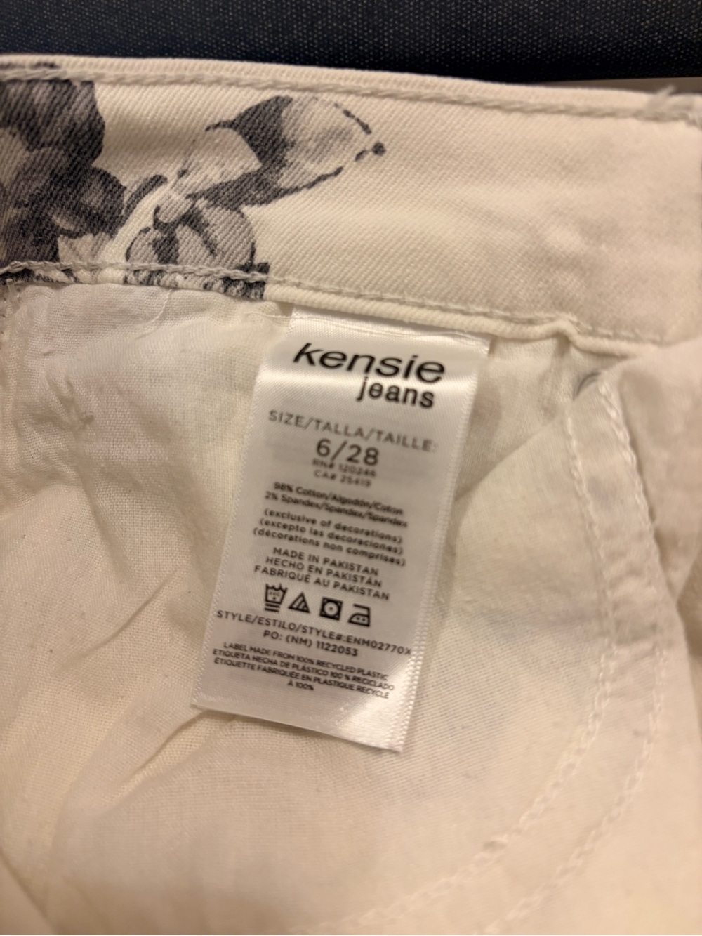 Kensie High Rise Slim Straight Crop Jean NWT - Picture 10 of 10